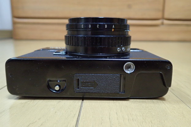 MINOLTA HI-MATIC E フィルムカメラ レンズ ROKKOR-QF 1:1.7 f