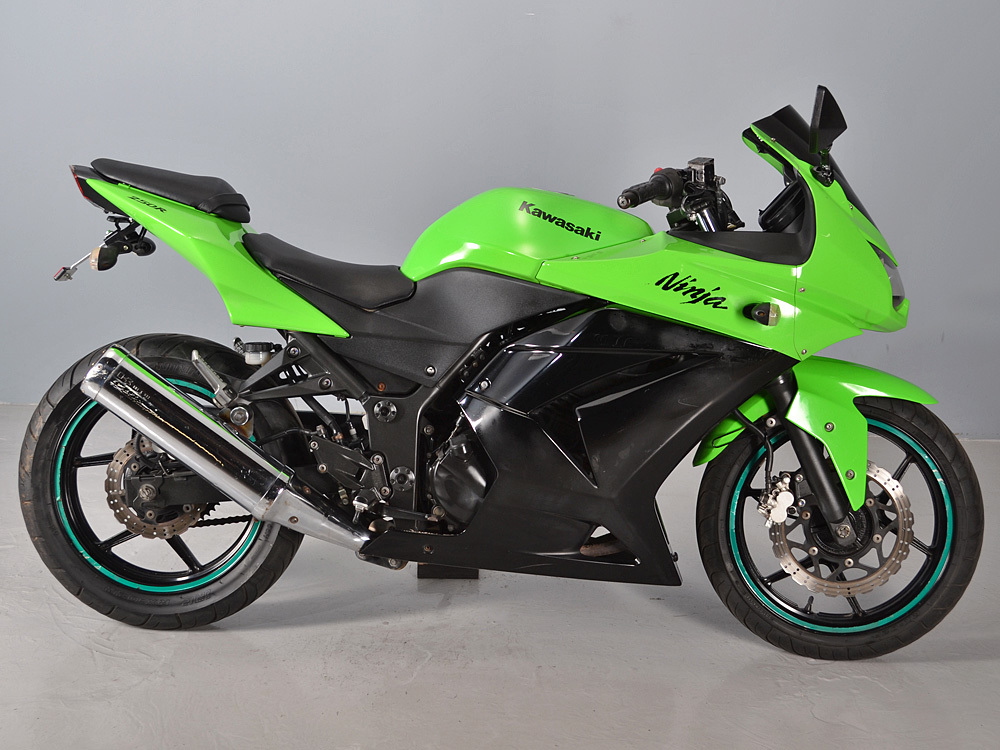 ニンジャ250R EX250K 走行距離42，323km 2009年モデル 始動も簡単で