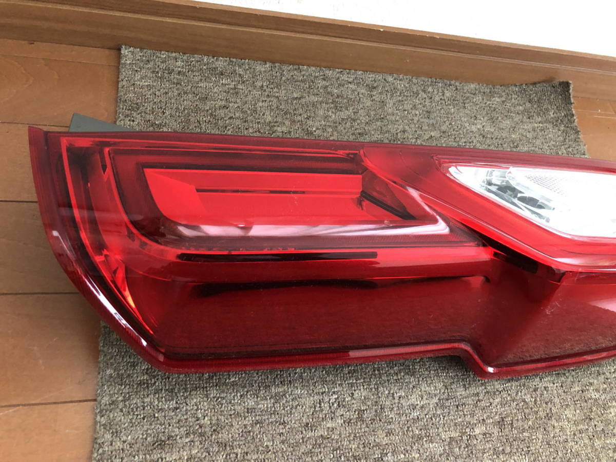 JF3 JF4 N-BOX 純正 右テールランプ N-BOX JF3 JF4 ライト付き極美品