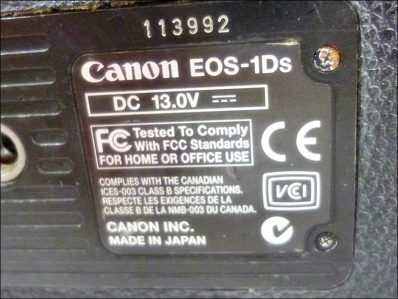 16 51-485507-22 [S] Canon キヤノン EOS-1 Ds DIGITAL デジタル一眼レフカメラ ボディ バッテリー 充電器 セット 福51 Canon Lens キヤノン 50mm 55-250mm Black