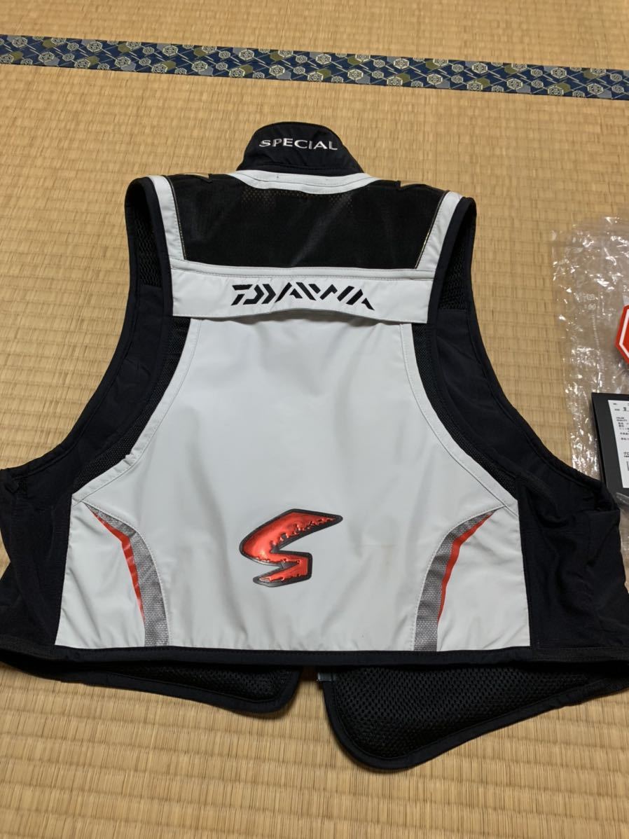 ダイワ スペシャル鮎ベスト サイズm ライトグレー アユ用衣料品 売買されたオークション情報 Yahooの商品情報をアーカイブ公開 オークファン Aucfan Com