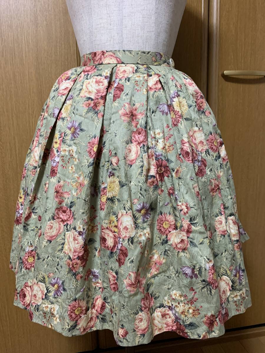 イノセントワールドのバッスルスカート緑(Innocent World、ロリィタ  