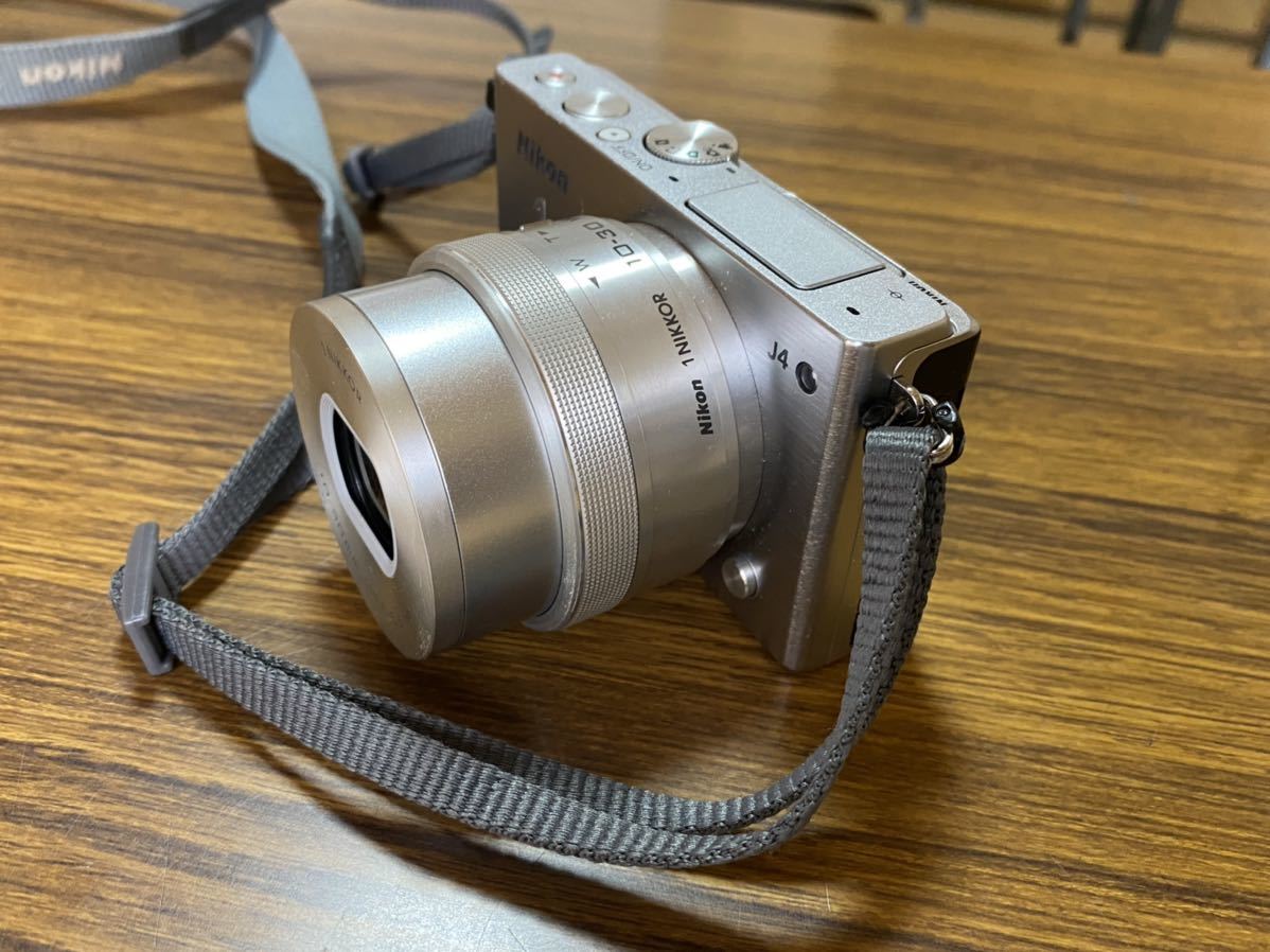 Niko J4 (動作OK、液晶のみ難あり) 最終値下げ Nikon 0 J4 SONY ダブルズームキット j4の中古品・新品・未