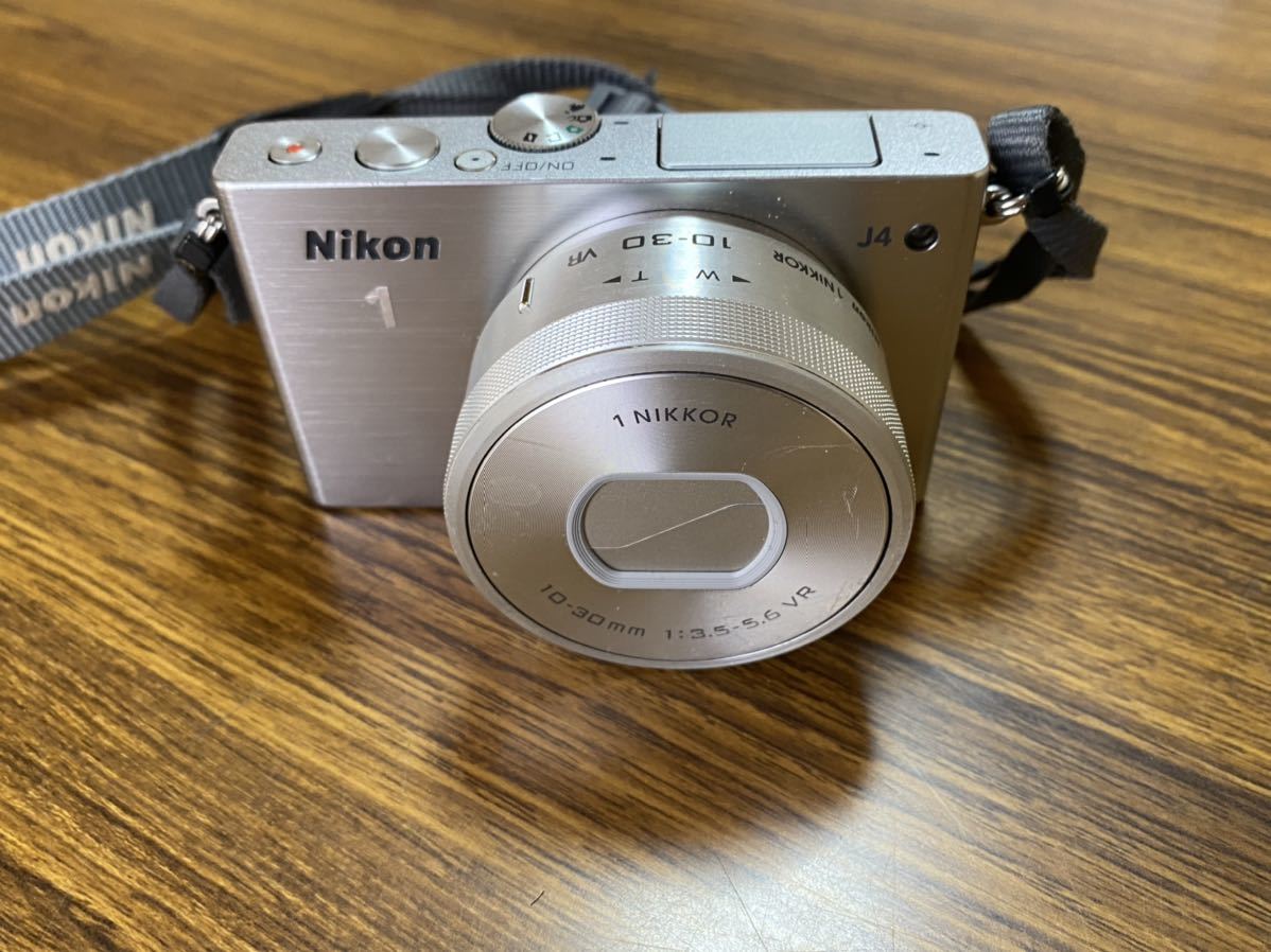 Niko J4 (動作OK、液晶のみ難あり) 最終値下げ Nikon 0 J4 SONY ダブルズームキット j4の中古品・新品・未
