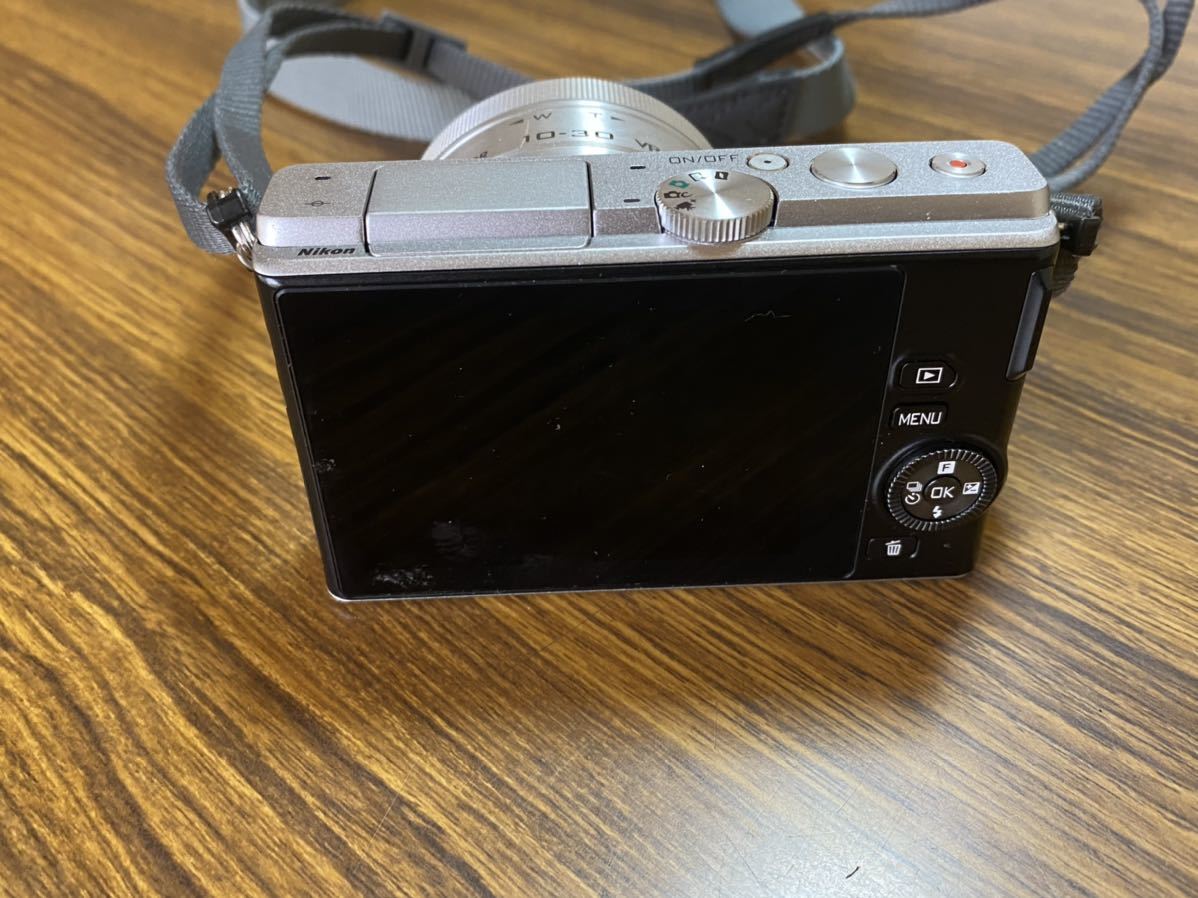 Niko J4 (動作OK、液晶のみ難あり) 最終値下げ Nikon 0 J4 SONY ダブルズームキット j4の中古品・新品・未