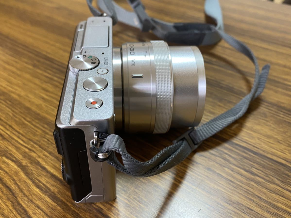 Niko J4 (動作OK、液晶のみ難あり) 最終値下げ Nikon 0 J4 SONY ダブルズームキット j4の中古品・新品・未