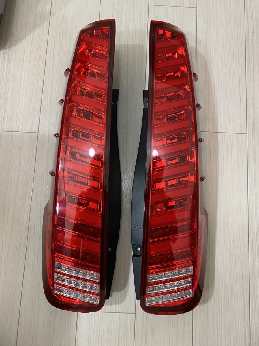 ダズフェローズ 80系 ノア ヴォクシー エスクァイア LEDテールランプ