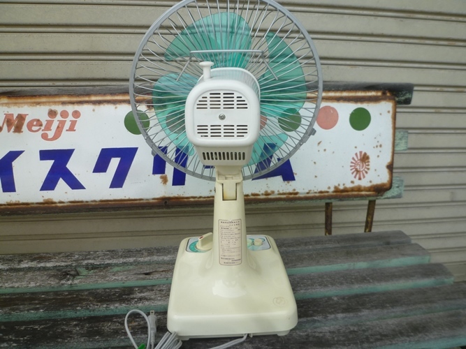 昭和レトロ TOSHIBA 扇風機 東芝 レトロポップ 1978年製 完動品 昭和レトロ TOSHIBA F-113G 東芝扇風機 4枚羽 作動品(扇風機)｜売買