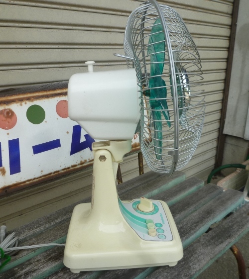 昭和レトロ TOSHIBA 扇風機 東芝 レトロポップ 1978年製 完動品 Toshiba 東芝 東京芝浦電気 ヴィンテージ扇風機 ランプ付き 一体型