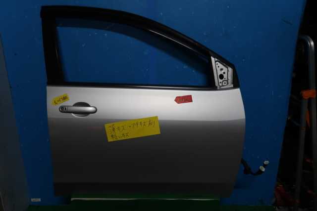 【A42607】◇ ウイングロード Y12 右 フロントドア ASSY K23 ウイングロード Y12 フロントバンパー ウィングロード NY12 |