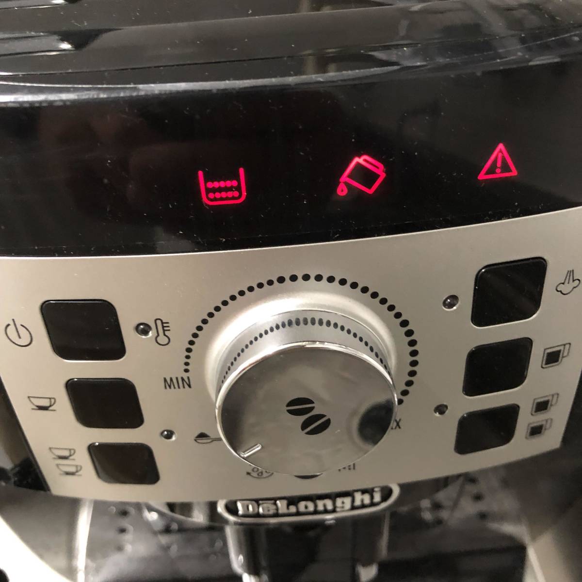 【限定セール，お買い得】 ジャンク品 現状品 デロンギ DeLonghi 全自動コーヒーメーカー マグニフィカS ミルク泡立て:手動 ブラック ECAM22112B(コーヒーメーカー一般)｜売買されたオークション情報、yahooの商品情報をア コーヒーメーカー一般