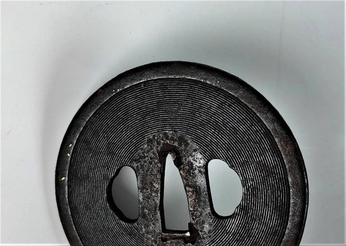 時代武具 刀装具 本歌 鉄地蟹透かし丸形鍔 鉄鍔 9cm 江戸期 京
