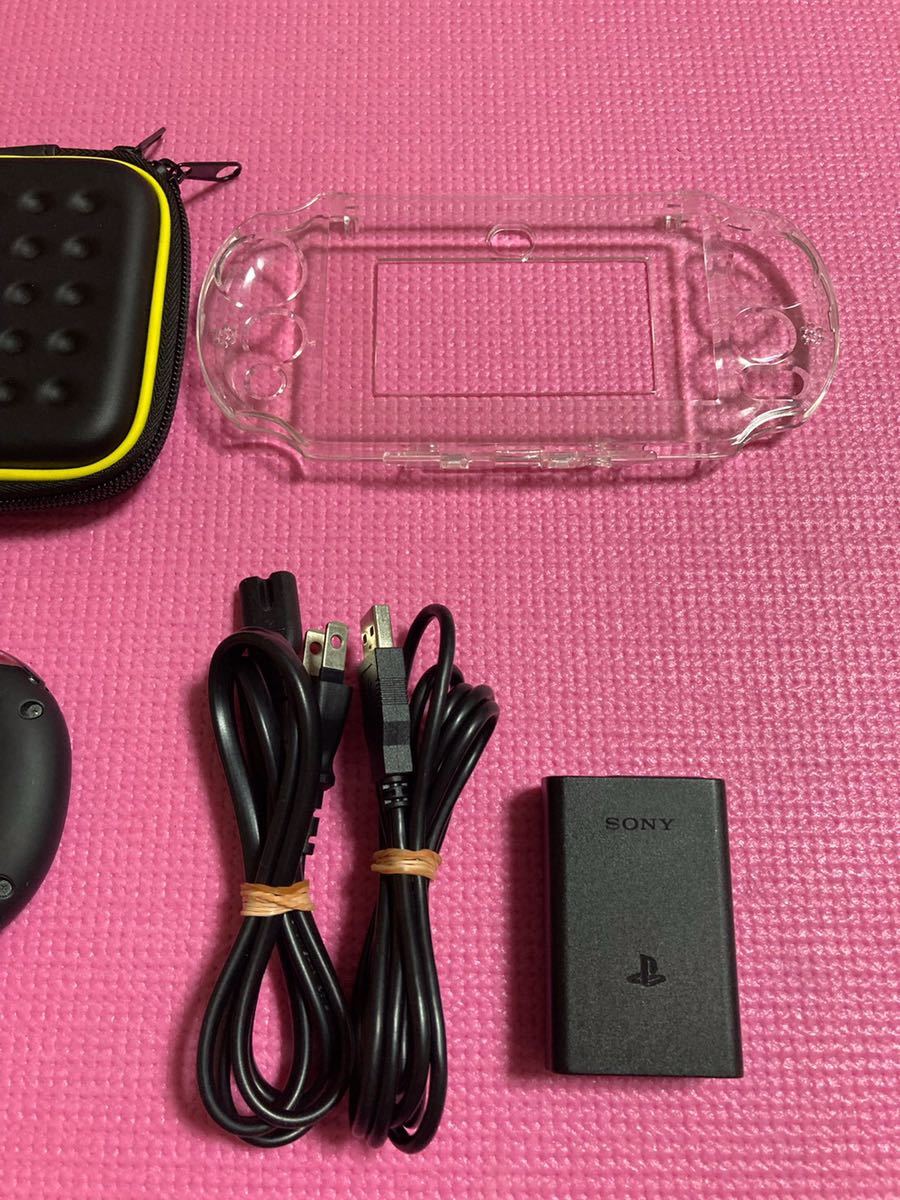 中古 PS VITA本体 PCH-2000 ブラック 充電器付属
