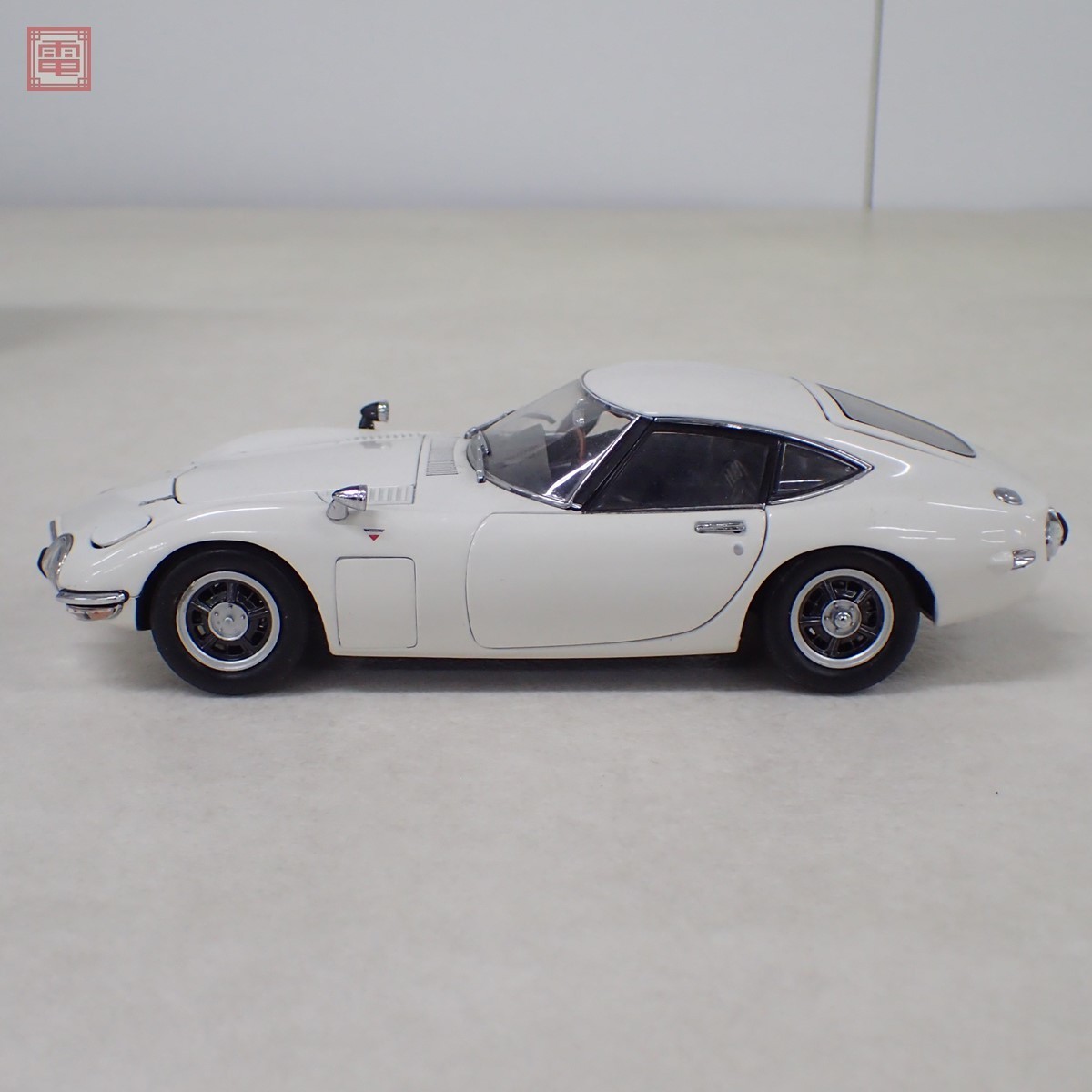エブロ 1/24 トヨタ 2000GT ホワイト プレミアムコレクション EBBRO