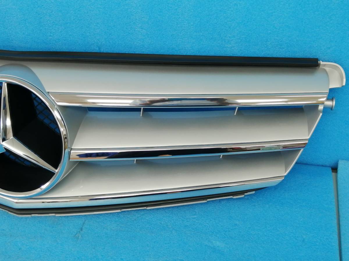 Mercedes-Benz メルセデス・ベンツ 純正品 ラジエターグリルモール右側 