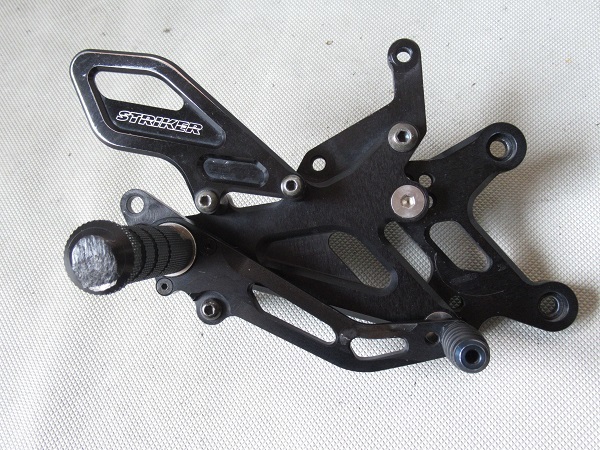 ○YZF-R1(2004～2006年の5VY前期RN13N)用○ストライカー製バック 