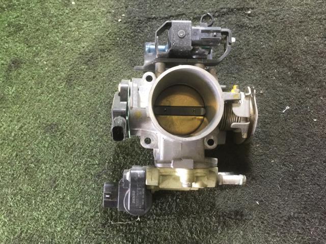 モビリオ DBA-GB1 スロットルボディ NH700M 69475