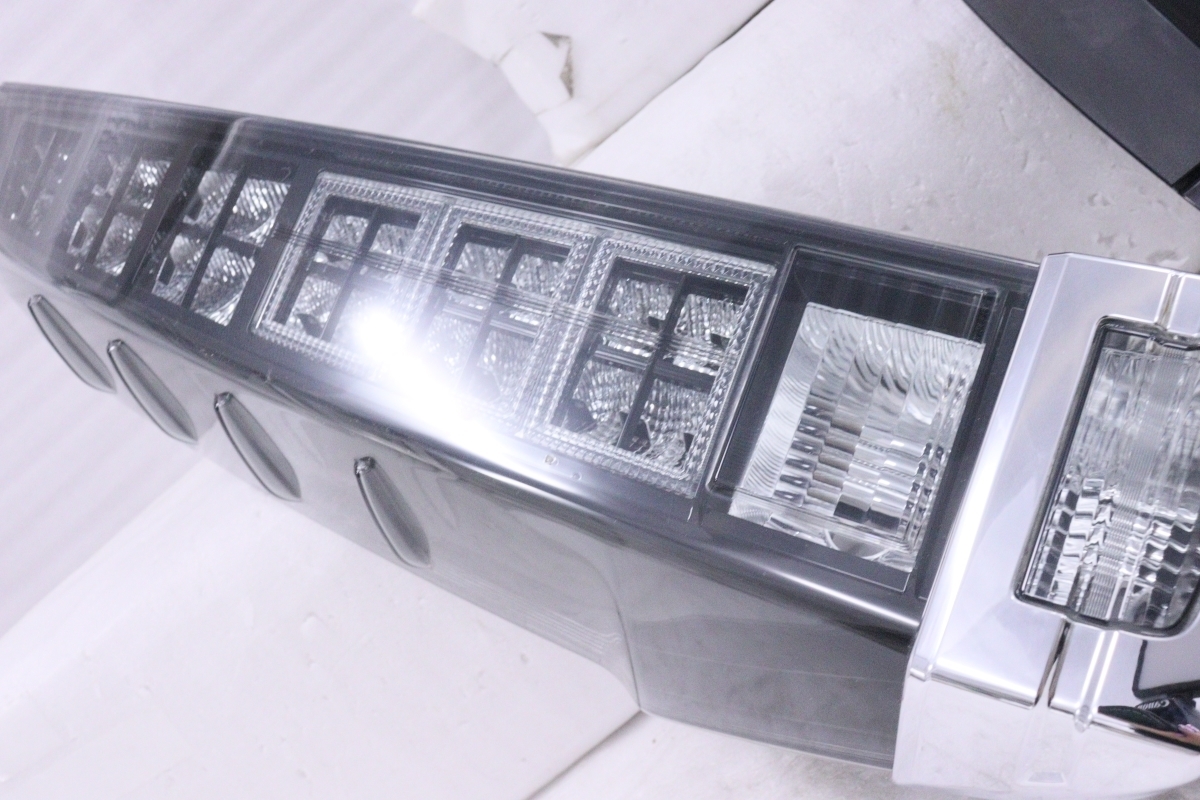 22-1006★美品★前期 LED ZRR80G ヴォクシー HV★左右テールライト KOITO 28-232 打刻:BR BL ZRR80W 純正★トヨタ ハイブリッド (KK)