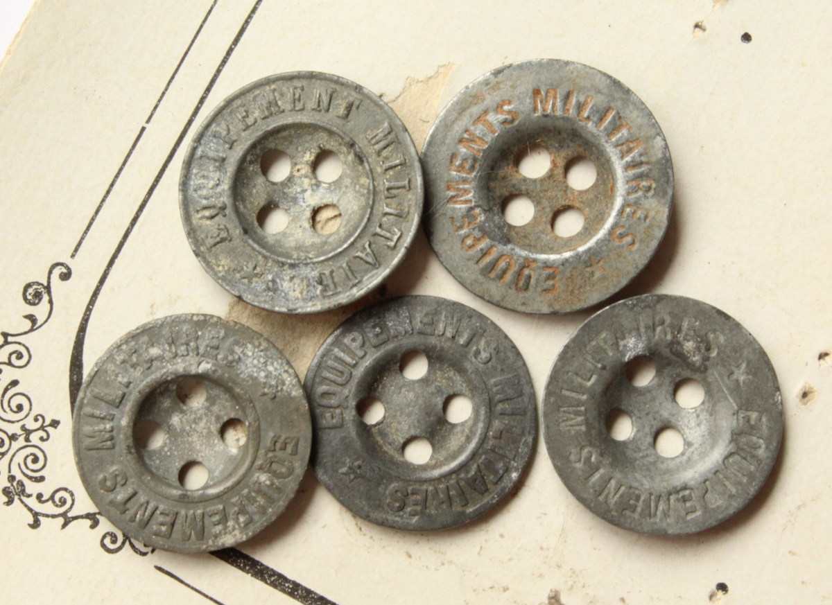 【SALE，得価】 メタルボタン 5個 &phi;16 & 17mm EQUIPEMENTS MILITAIRES 4穴 フランス軍 ミリタリー ヴィンテージ 制作 素材 材料 フランス買い付け(ボタン)｜売買されたオークション情報、yahooの商品情報をアーカ ボタン