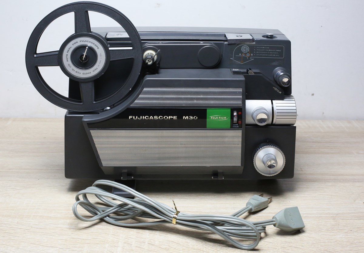 ジャンク品8ミリ映写器FUJICASCOPE M30 ジャンク品8ミリ映写器FUJICASCOPE M30