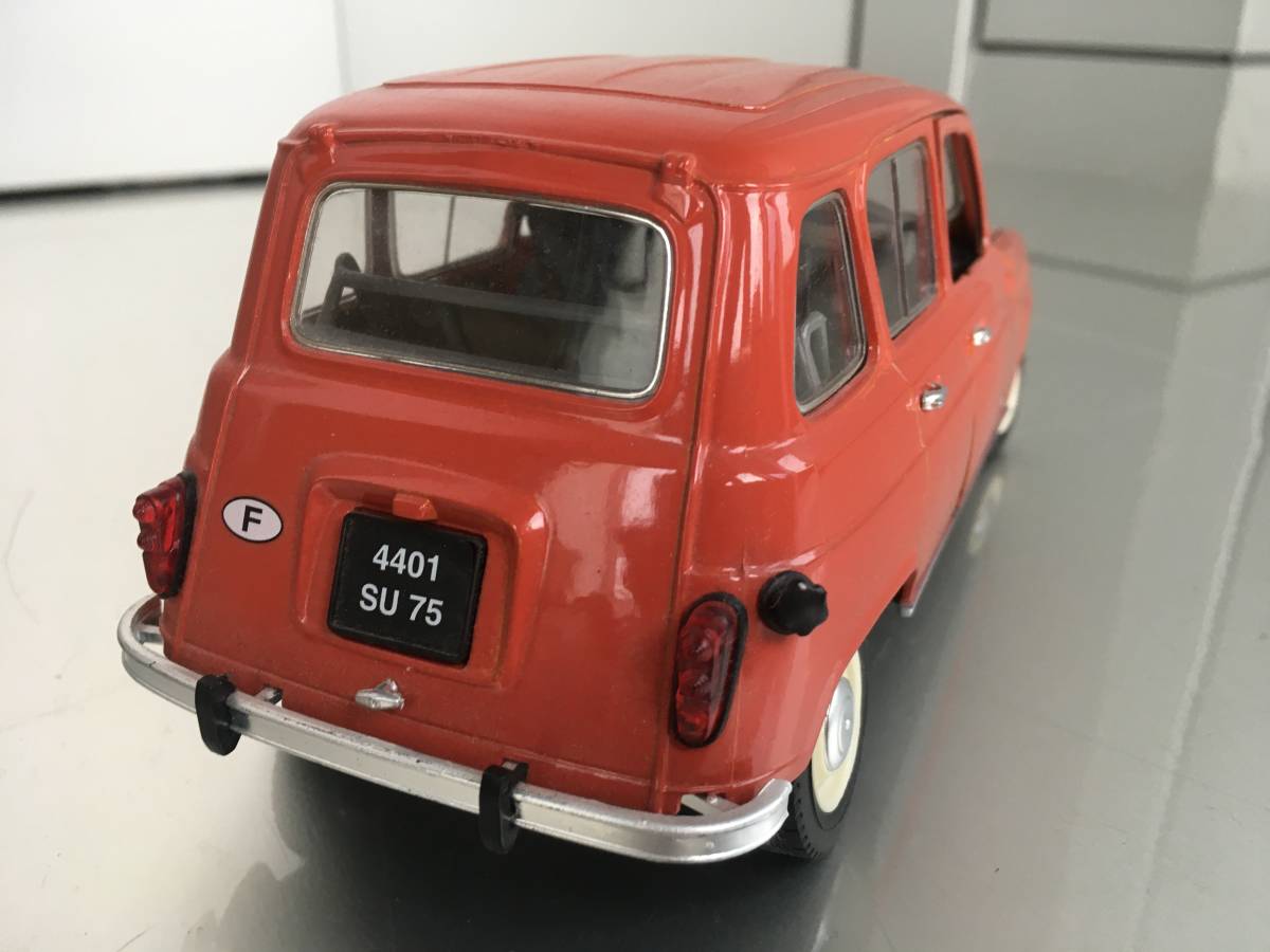 1/18 ルノー 4 キャトル Renault 4 1964フランス製 ・