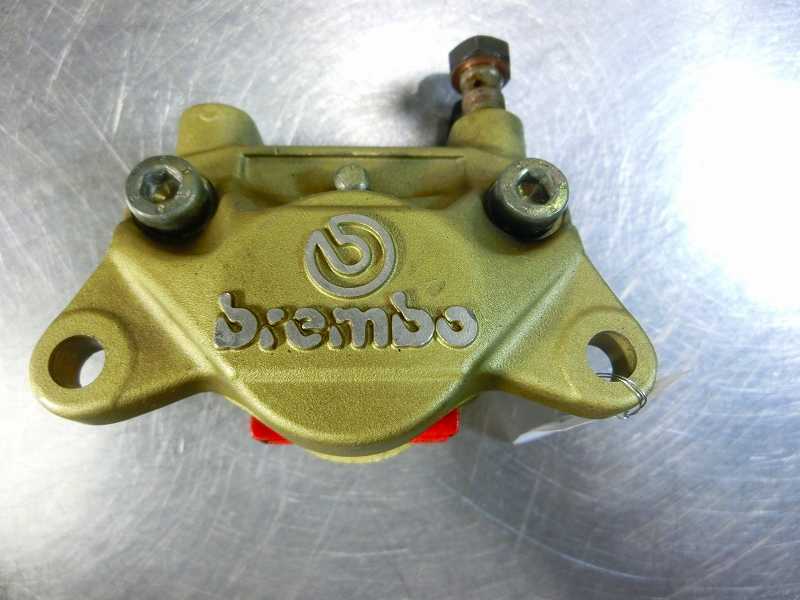 | ブレンボ Brembo ブレンボ2P&frasl;カニ用 リアキャリパーサポート Administration System Webike エボリューションblog ドゥカティのリヤブレーキ リアブレーキキャリパー P2 84mm らび 旧カニキャリパーから新カニキャリパーへ交換 ゆめ