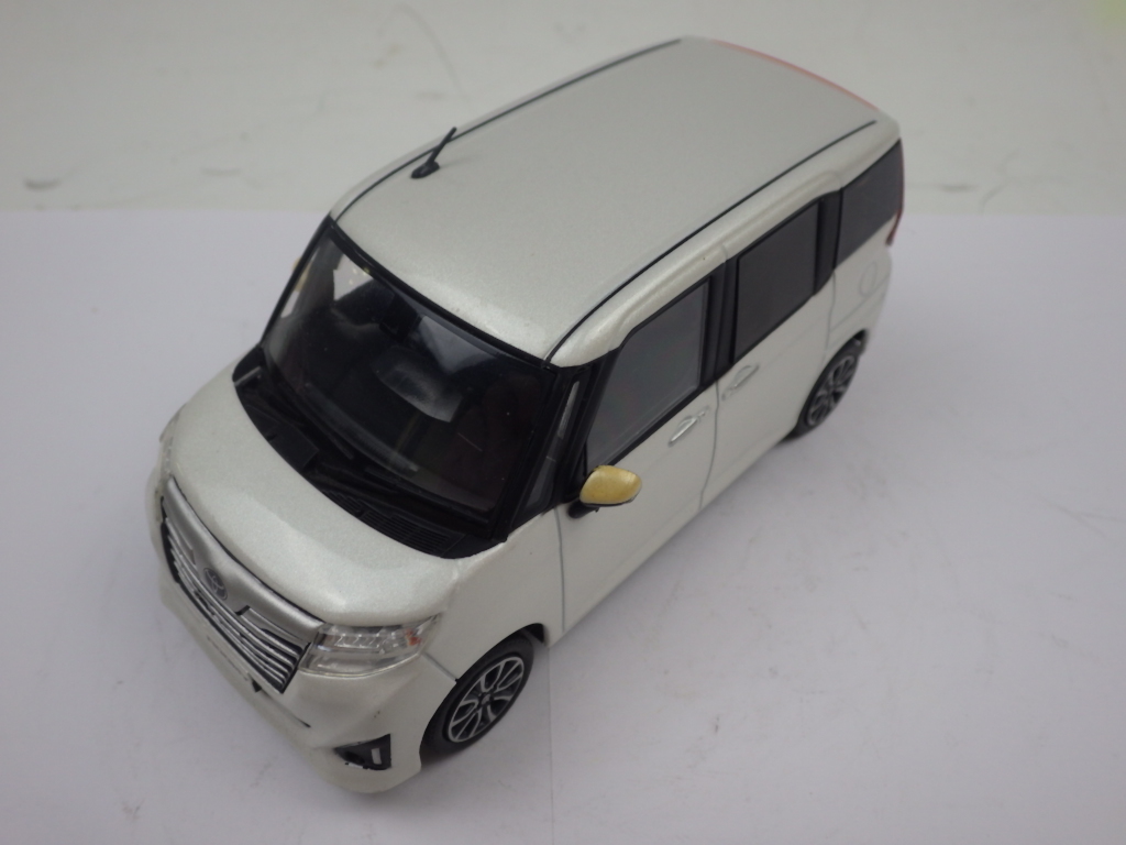 ルーミー ROOMY ミニカー 1/30スケール 箱無し カラーサンプル