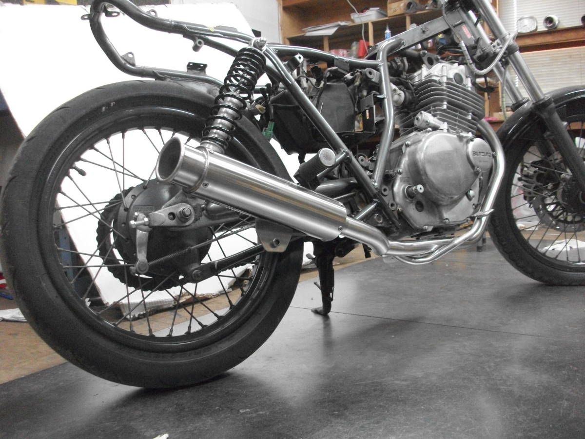 ボルティー、グラストラッカー250（NJ47A型）専用マフラーの出品です バイク ボルティー250専用マフラーNJ47Aステンレス製の出品