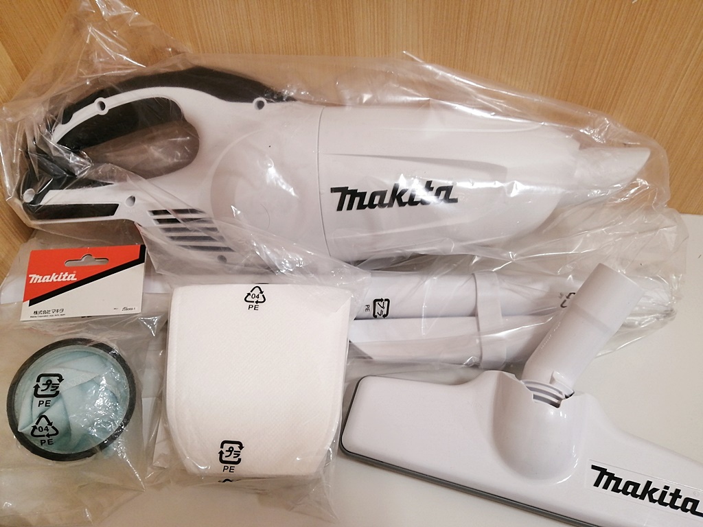 ☆ 新品 マキタ コードレス充電式クリーナ CL141FDRFW 14.4V 未使用