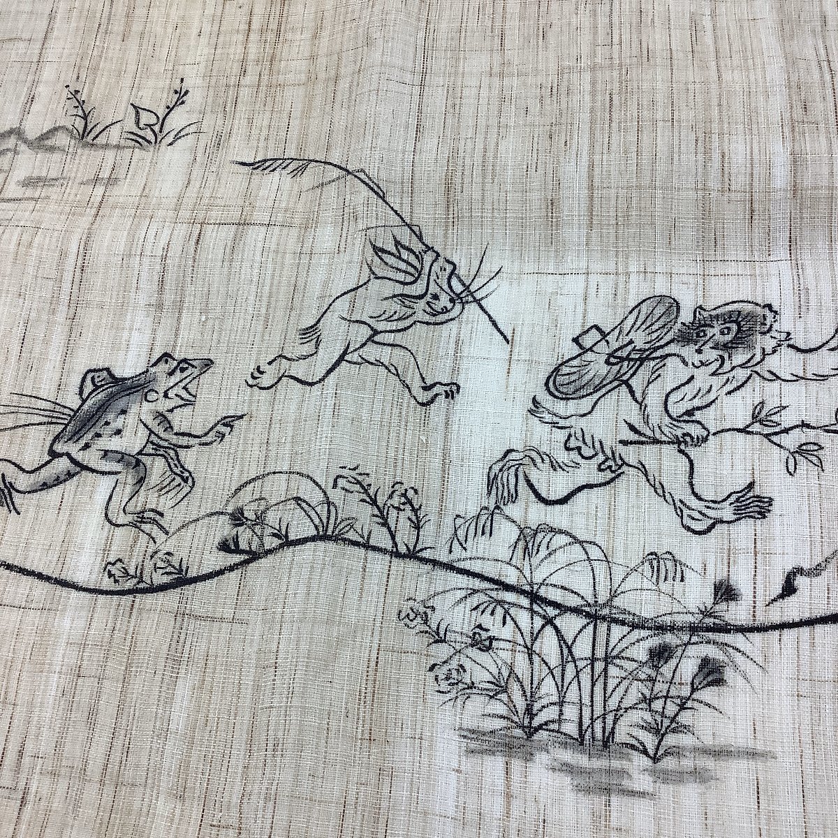 きものcocon★名古屋帯★夏帯★麻★長さ360/幅30.5/麻/薄ベージュ系/鳥獣戯画/兎/蛙/猿/【7-7-12O-0030-b】GR 名古屋帯 夏帯 松葉仕立て 特選麻九寸名古屋帯 夏物最終クリアランス ≪御仕立て