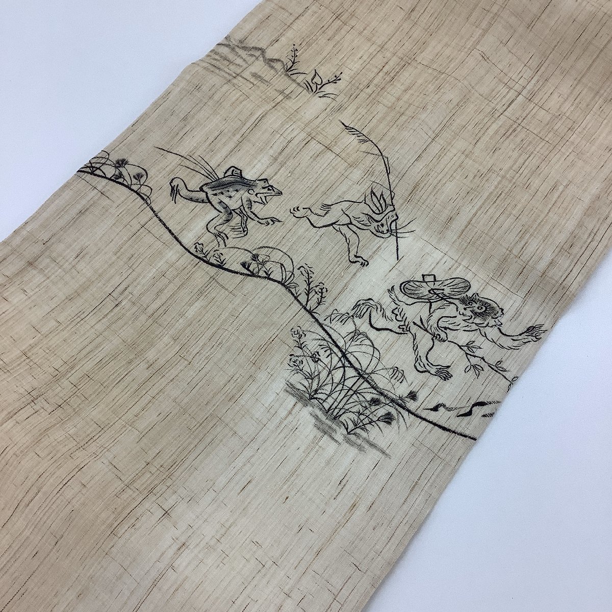 きものcocon★名古屋帯★夏帯★麻★長さ360/幅30.5/麻/薄ベージュ系/鳥獣戯画/兎/蛙/猿/【7-7-12O-0030-b】GR 名古屋帯 夏帯 松葉仕立て 特選麻九寸名古屋帯 夏物最終クリアランス ≪御仕立て