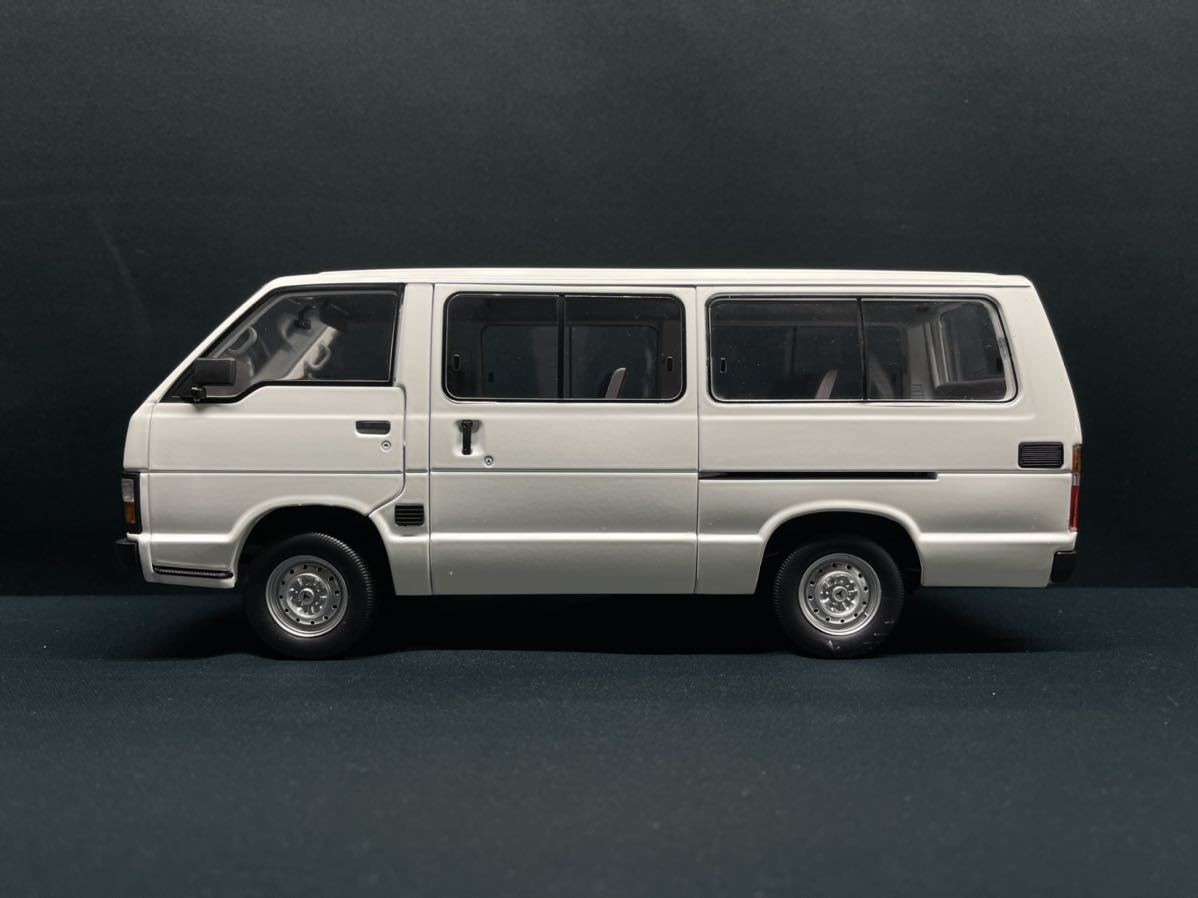 Sonido / Nluxla 1/18 トヨタ ハイエース YH50 3代目 Sonido/Nluxla 1