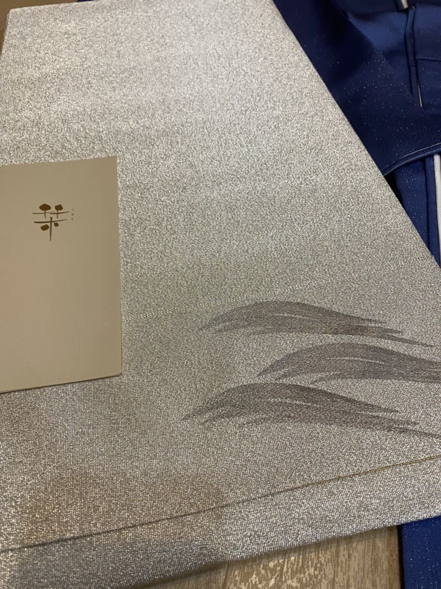 本年最初の高級品コレクションを開催いたします！未使用・しつけ付き！伝統的工芸品　本場縞大島紬 染めの花鳥総柄が素晴らしい作品