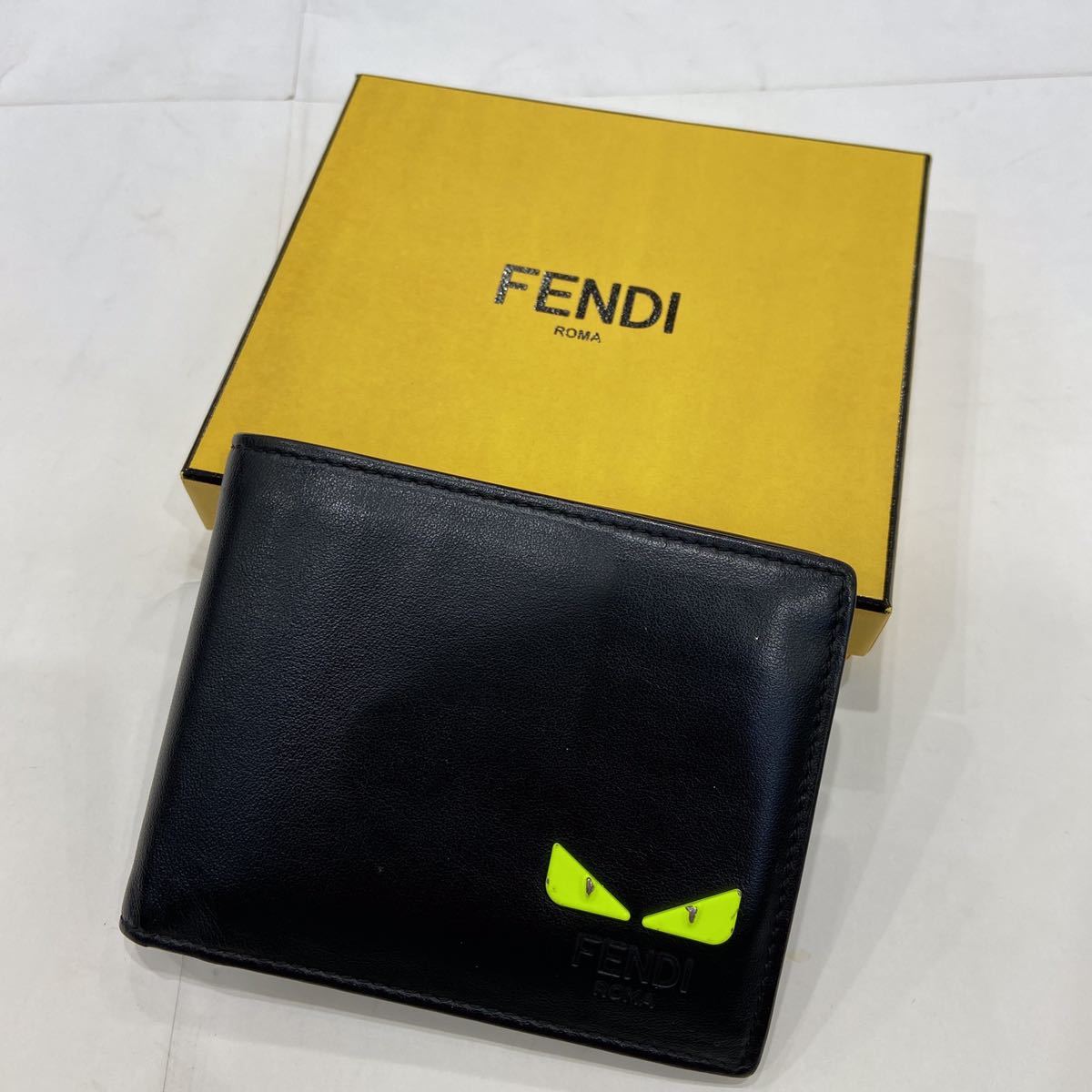 FENDI 二つ折り財布 黒/黄色 バグズアイ （箱・保存袋付き】FENDI 