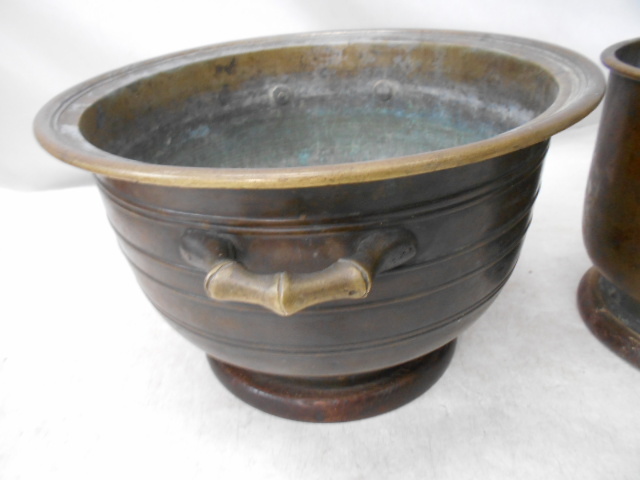 茶道具：明治時代火鉢、伍德2点セットです、骨董、最大直径45cm 大雅堂2425 時代 朝鮮半銅火鉢と小振り銅火鉢 2点まとめて 鉄瓶掛火鉢