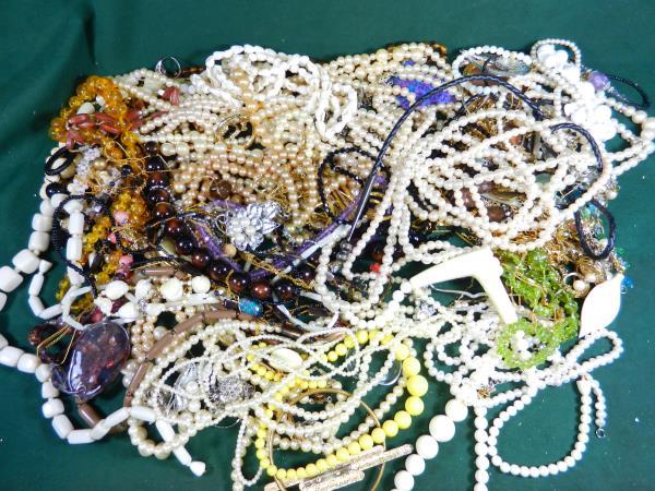 ま*♬様 イミテーション アクセサリー その他まとめ売り【約2kg】ジャンク アクセサリー まとめ売り イミテーション ジャンク 約2kg 大量 まとめ