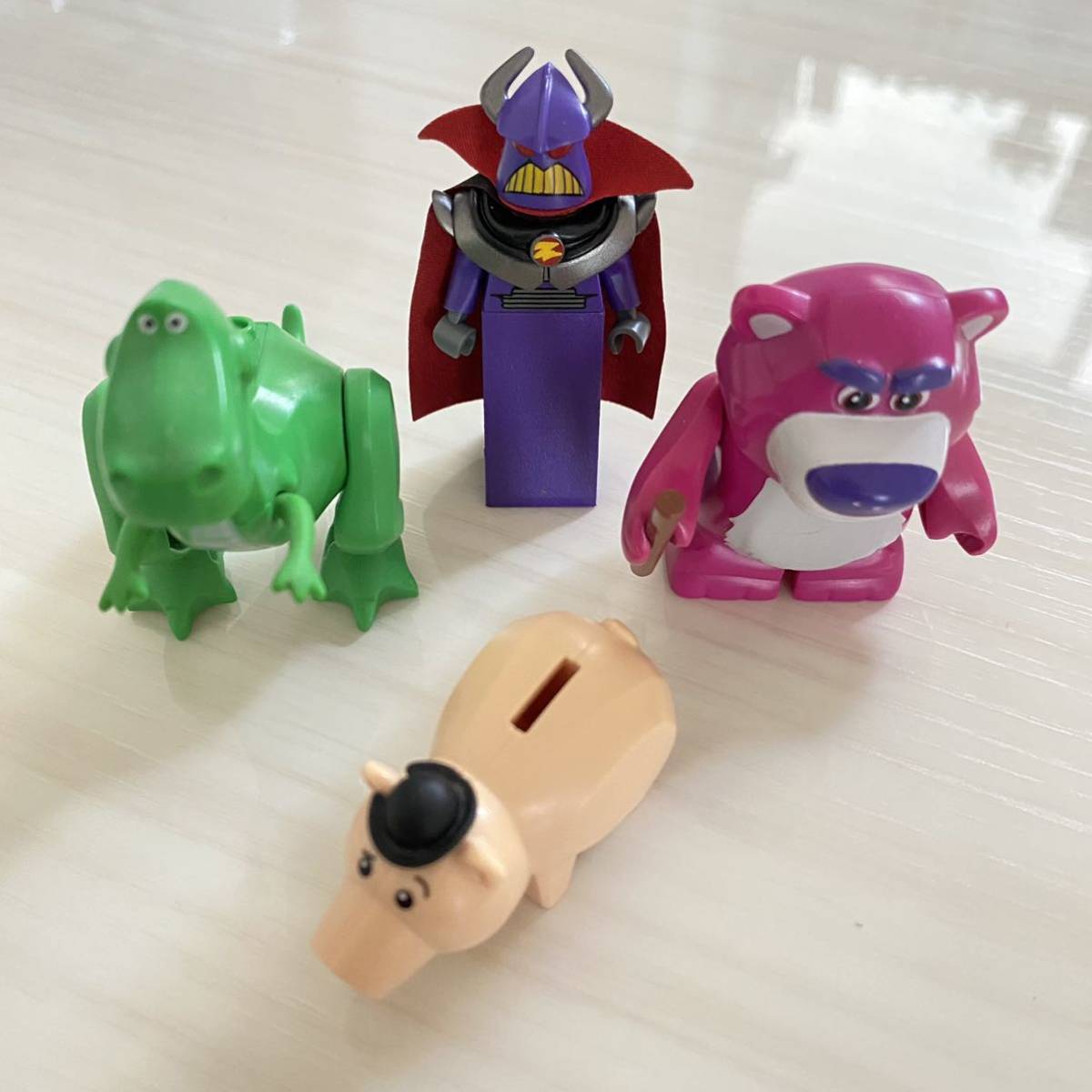 正規品 LEGO レゴ トイストーリー ミニフィグ 8体セット/ウッディ ザーグ スティンキーピート ロッツォ ジェシー レックス ハム(レゴ ...