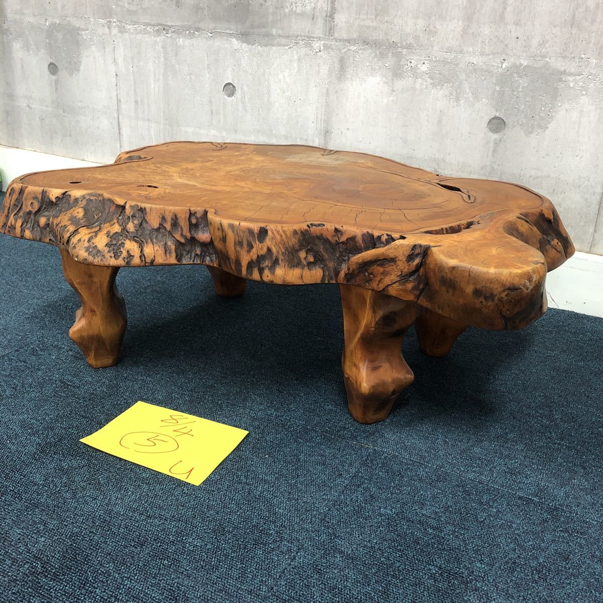 天然切り株でフクロウとテーブルを作りました！