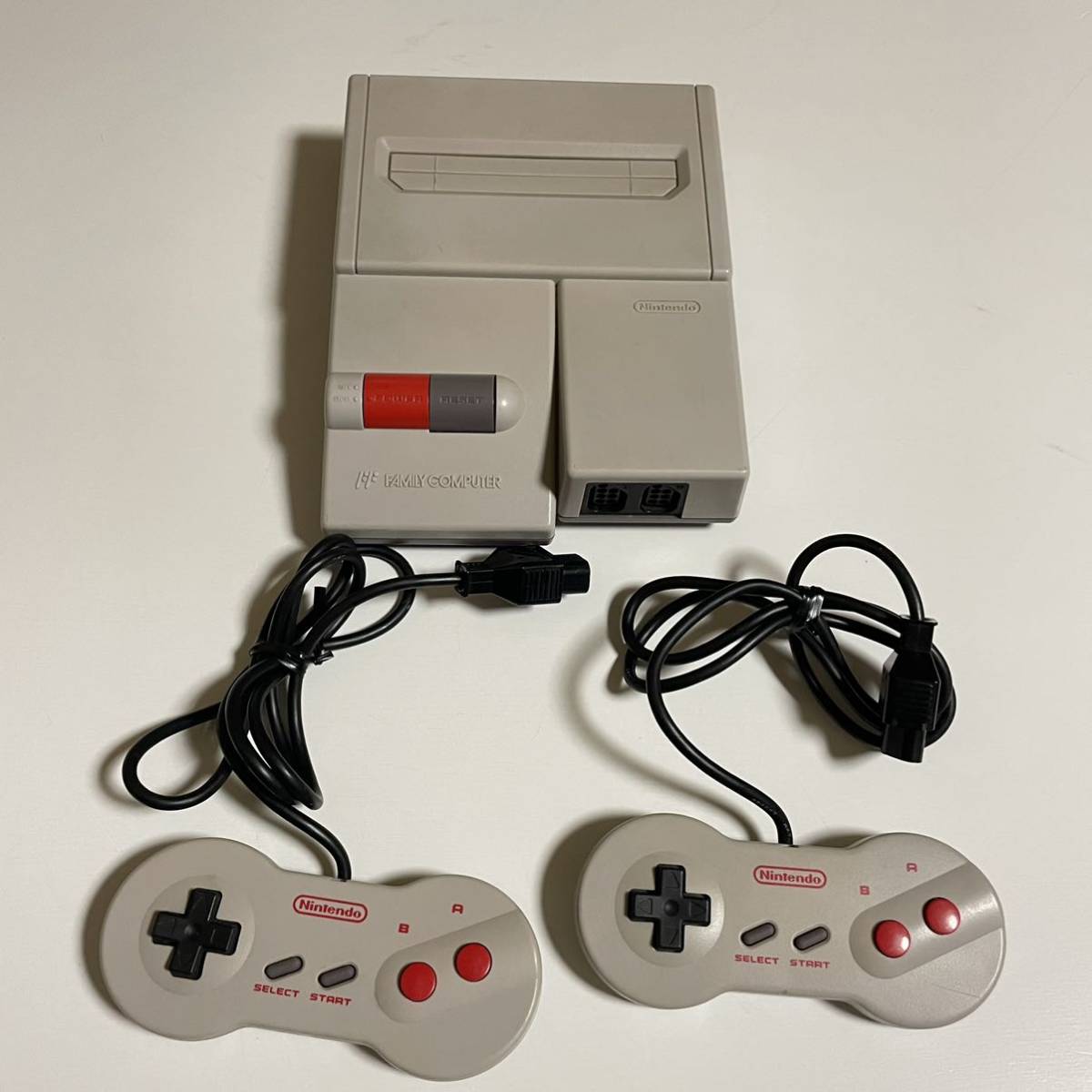 SALE，定番 Nintendo 任天堂 ニューファミコン 本体 HVC-101 コントローラー2台 HVC-102 セット ファミリーコンピュータ(本体)｜売買されたオークション情報、yahooの商品情報をアーカイブ公開 - オークファン 本体、アクセサリー