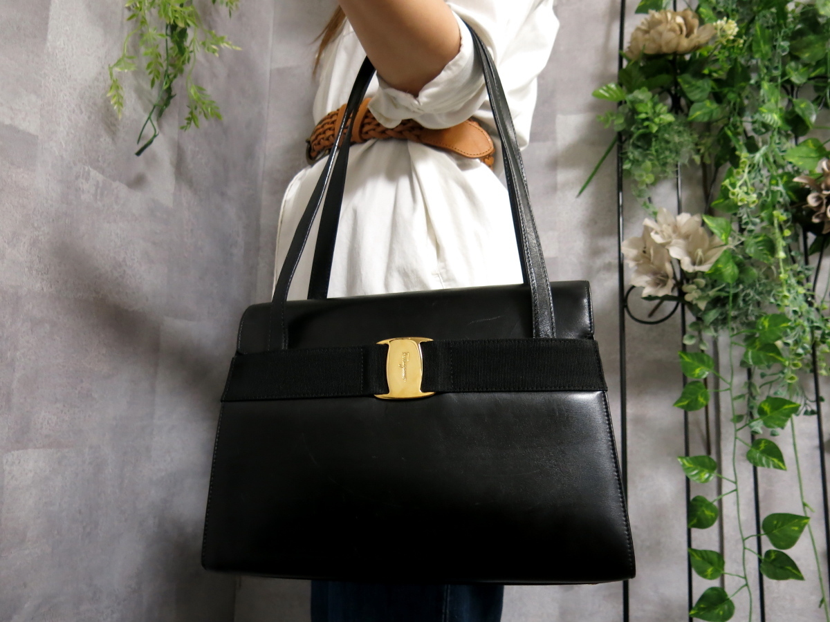 ファッション小物 【極美品】Ferragamoフェラガモ クロコデザイン 長 