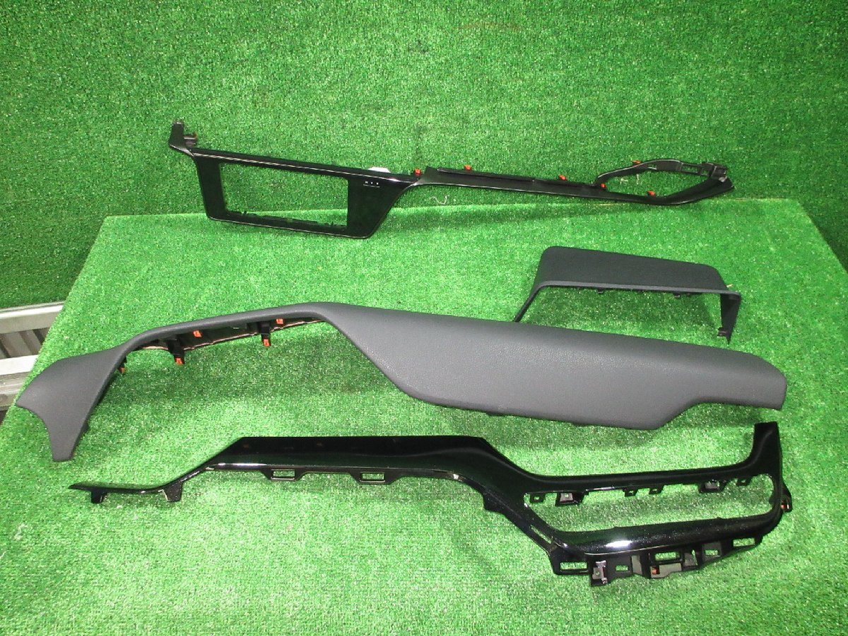 落札者のみ トヨタ C-HR ZYX10 パネルセット 55405-10340 55470-10010 ※ 画像参照