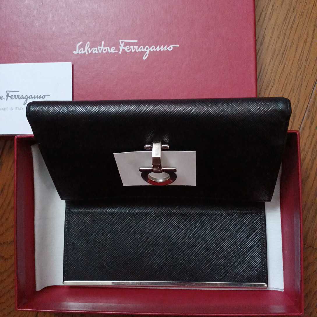 美品 定価7.8万円フェラガモSalvatore Ferragamoガンチーニ 二つ折り財布ブラック黒 高級Italy製レディース財布コンパクトウォレット224634