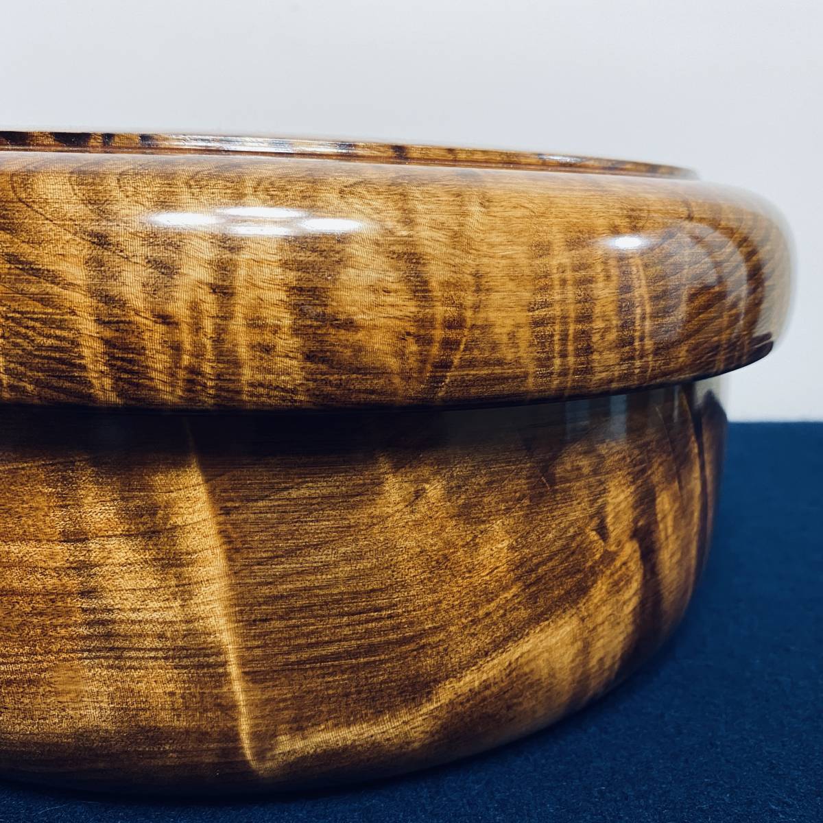 虎目 刳り貫き 茶櫃 直径31cm 重量2100g / 天然木 綺麗な杢目 栃 杢目 木目 虎目 虎杢 虎瘤 玉杢 くり抜き 茶道具 煎茶道具 ...