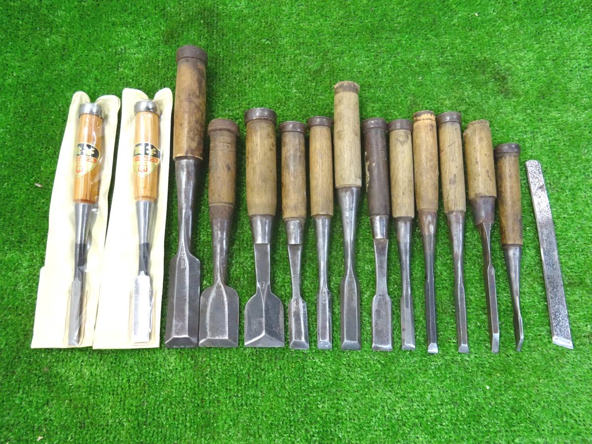 O【中古】大工道具 鑿 小刀 色々まとめて15点セット 叩き鑿 のみ O【中古】大工道具 鑿 小刀 色々まとめて15点セット 叩き鑿 のみ