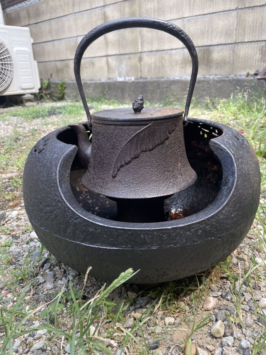 鉄欠風炉 茶道具 古鉄 破れ やぶれ やつれ 瓶掛 時代 破風炉 古鉄 鉄製 鉄 時代 煎茶 瓶掛 鬼面 透彫 破れ 風炉 火鉢 涼炉