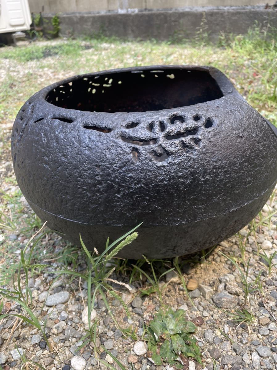 破風炉 古鉄 鉄製 鉄 時代 煎茶 瓶掛 鬼面 透彫 破れ 風炉 火鉢 涼炉