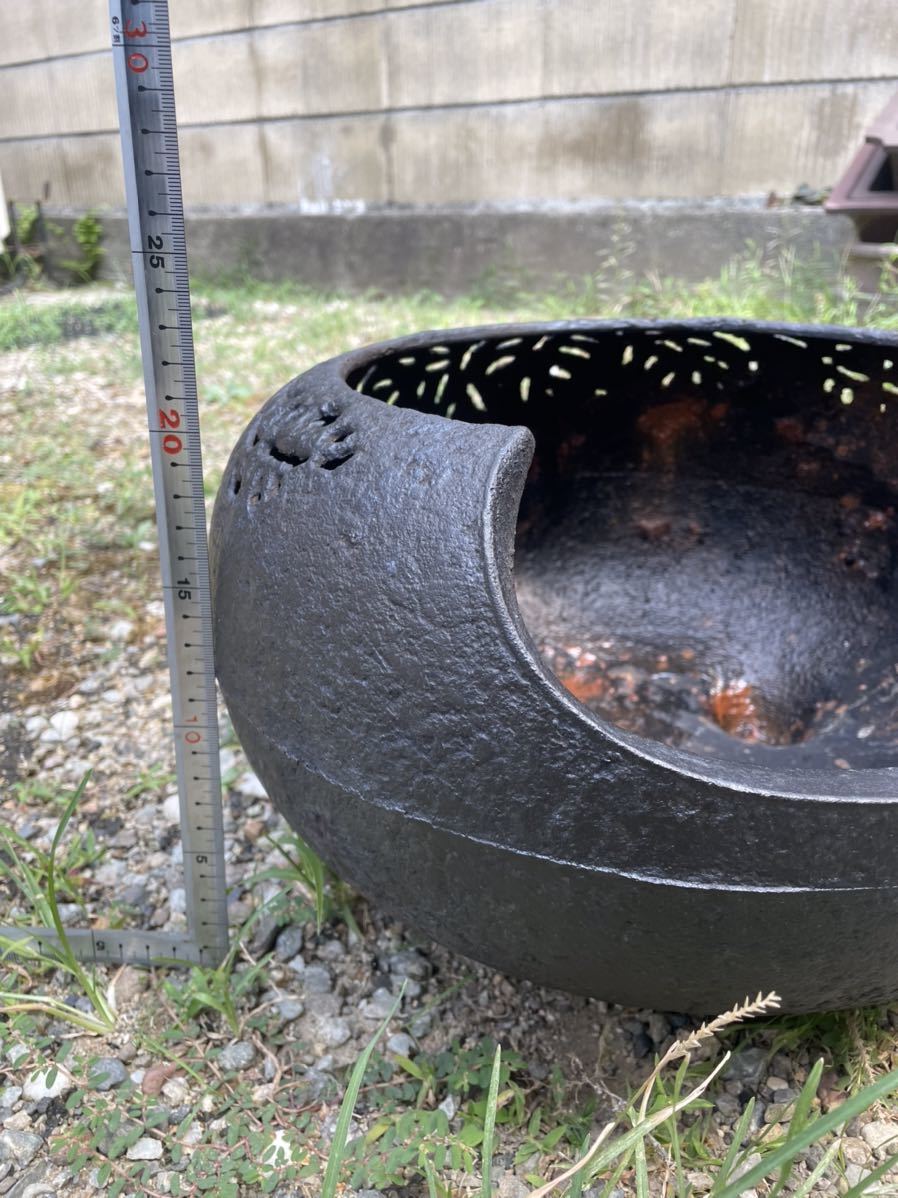 破風炉 古鉄 鉄製 鉄 時代 煎茶 瓶掛 鬼面 透彫 破れ 風炉 火鉢 涼炉
