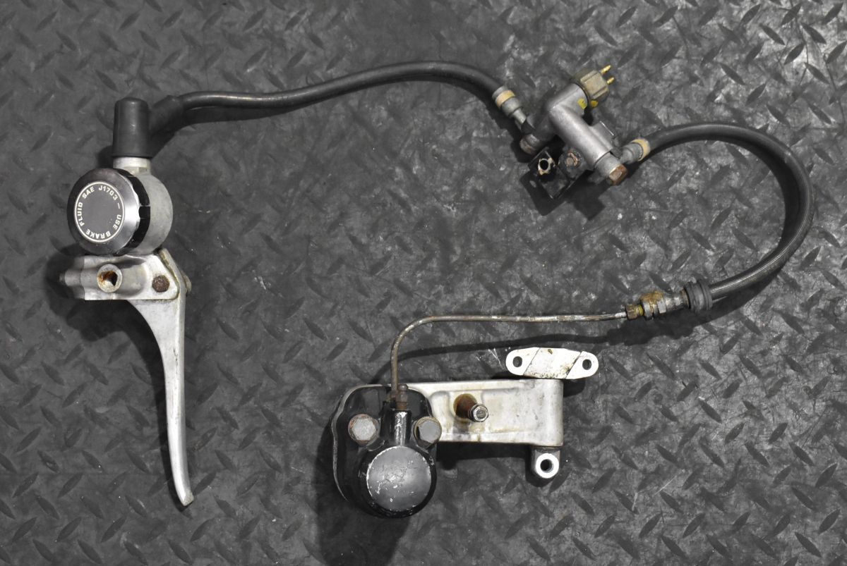H399 当時物 純正 CB400F フロントブレーキASSY 0302 検) CB500F CB350F CB400F 純正 ホンダ シリンダーヘッド H399 ※NEWタイプ