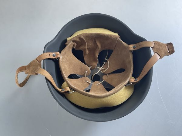 【実物】旧東ドイツ軍 NVA M56 スチールヘルメット 東ドイツ 軍 M56 スチールヘルメット M56/66 東独 NVA DDR AKの入札