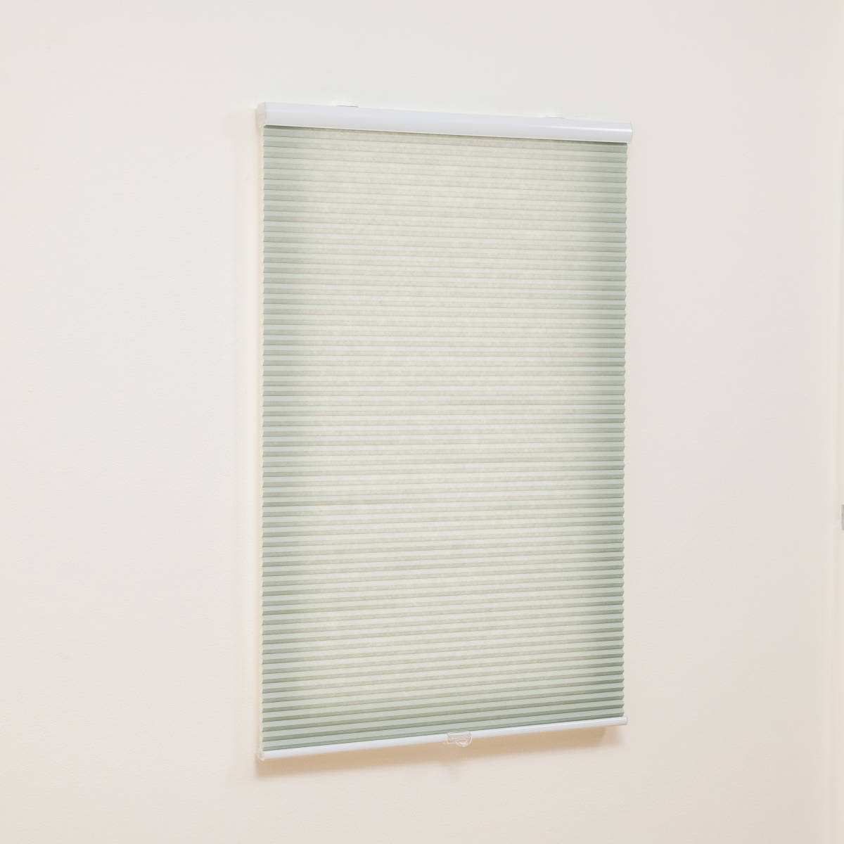 ★小窓におすすめ★幅65cm 丈95cm★保温性に優れたハニカムシェード コードレスだから安全で簡単操作 レールへの取付可能 カーキグレー_2
